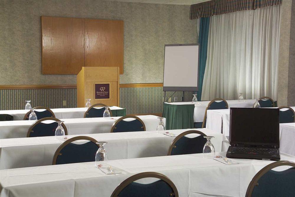 Hotel Doubletree By Hilton Tampa Rocky Point Waterfront Servizi foto