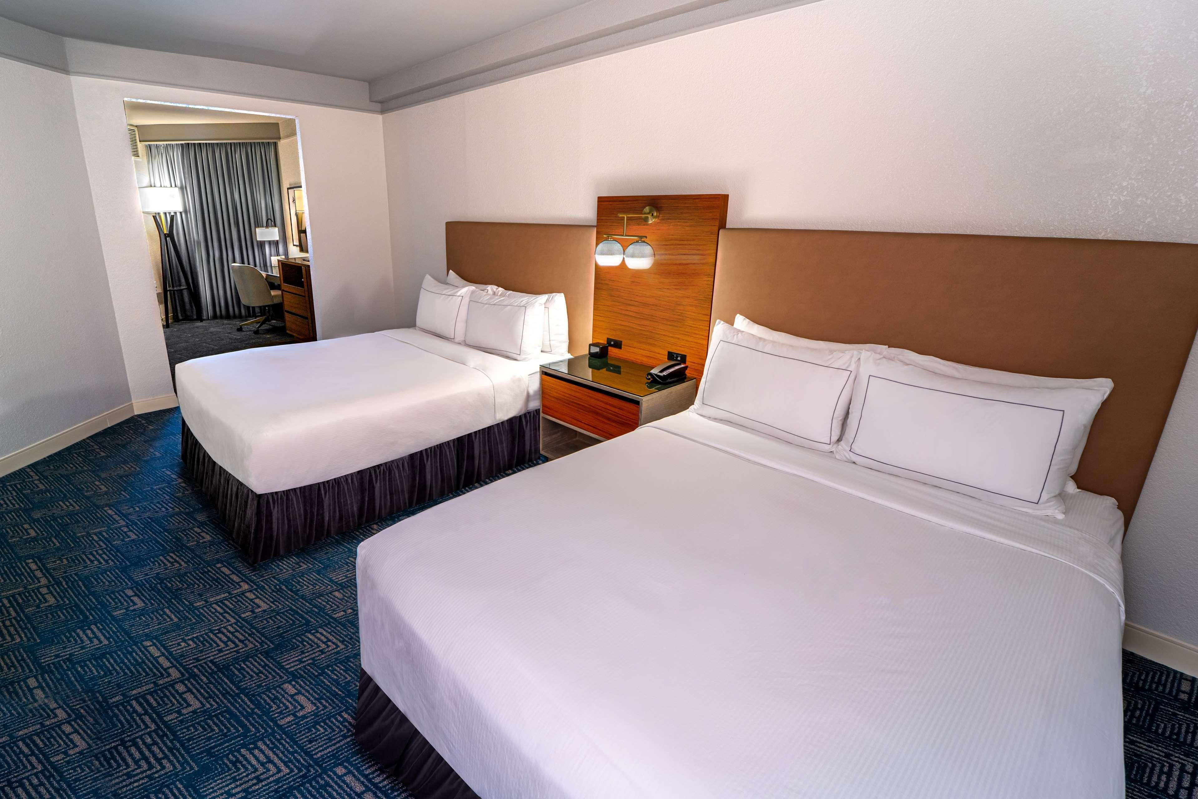 Hotel Doubletree By Hilton Tampa Rocky Point Waterfront Esterno foto
