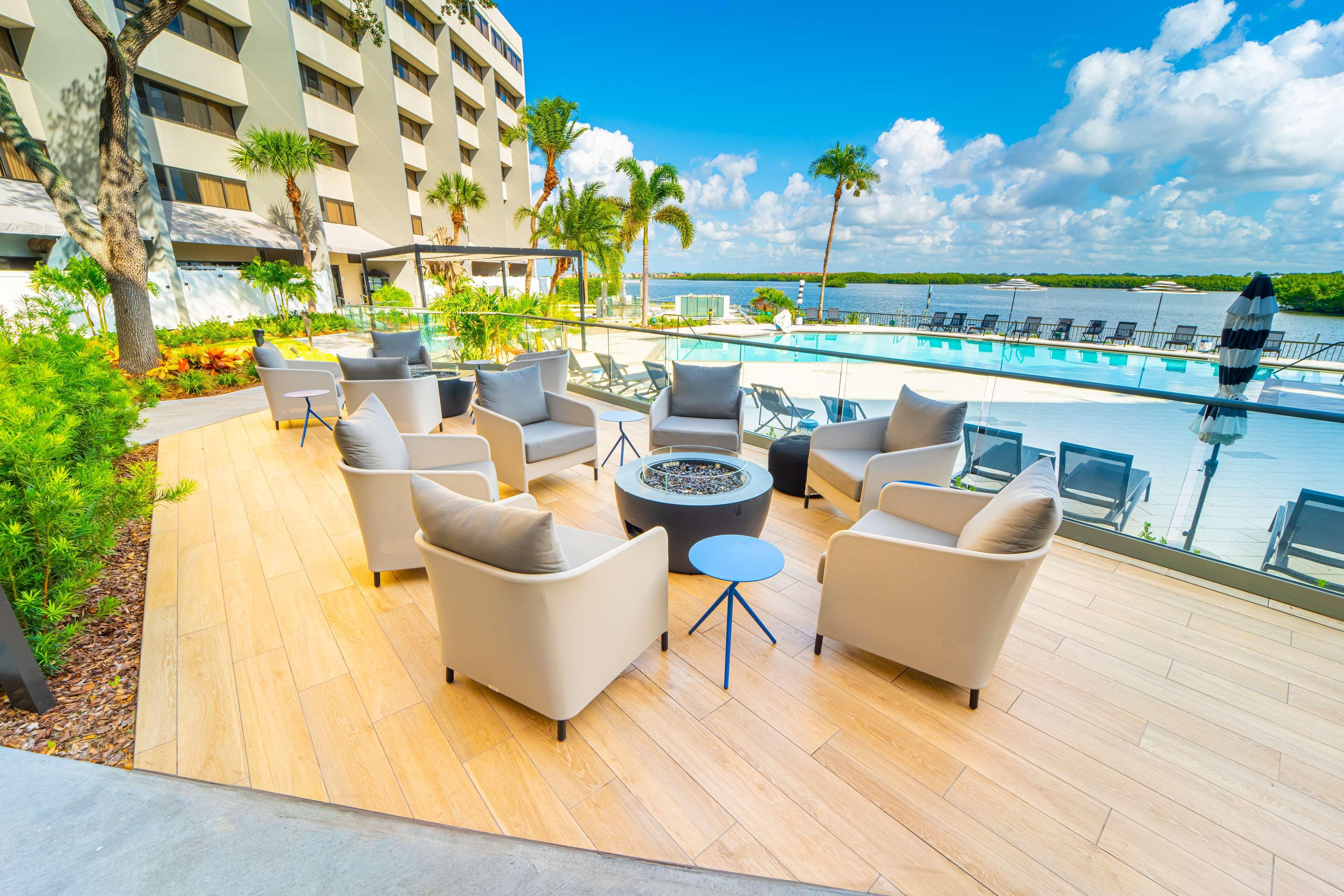 Hotel Doubletree By Hilton Tampa Rocky Point Waterfront Esterno foto