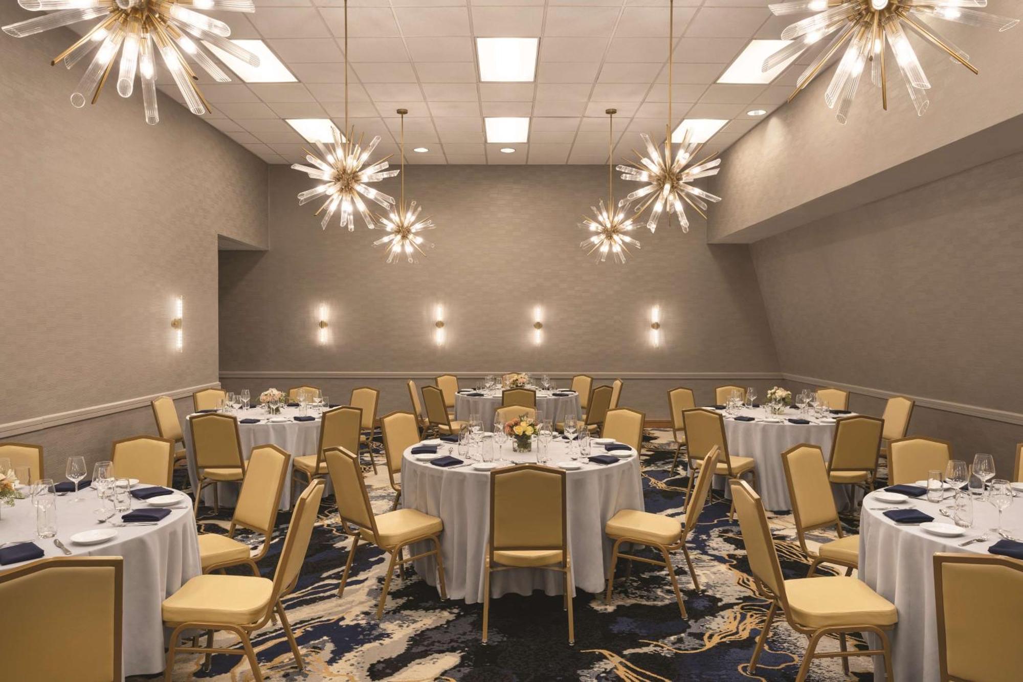 Hotel Doubletree By Hilton Tampa Rocky Point Waterfront Esterno foto