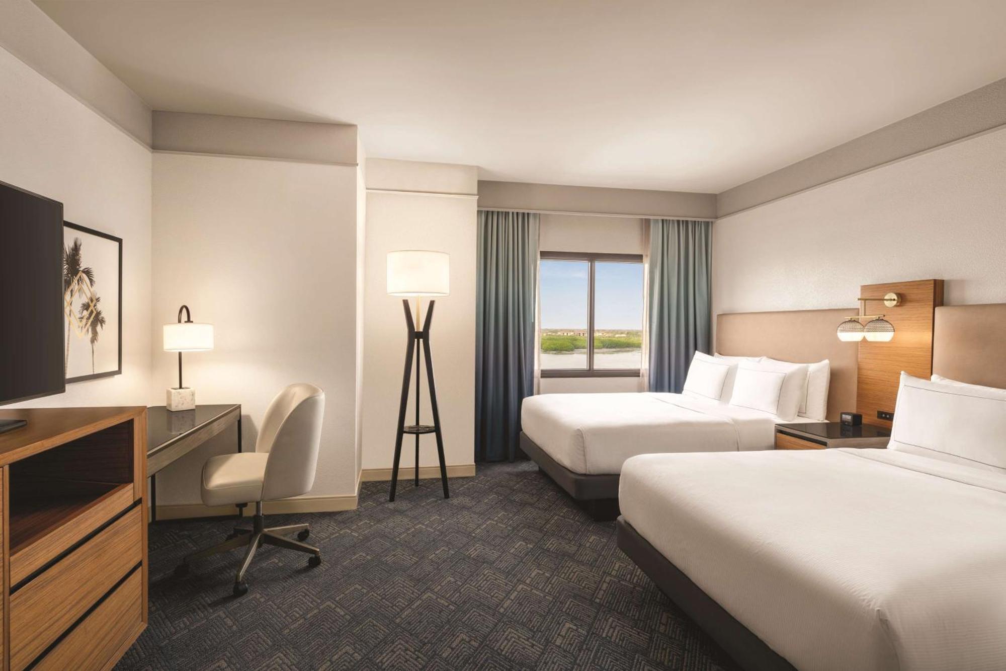 Hotel Doubletree By Hilton Tampa Rocky Point Waterfront Esterno foto