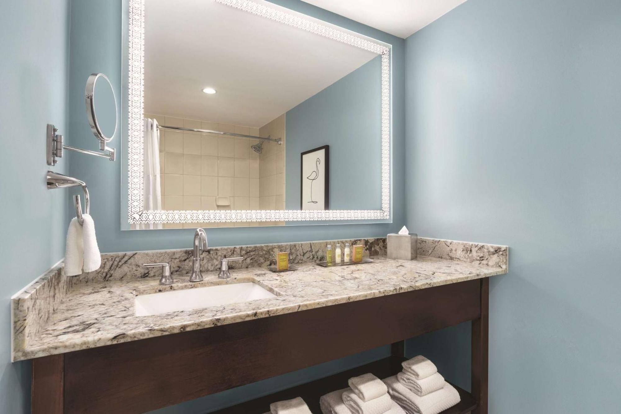 Hotel Doubletree By Hilton Tampa Rocky Point Waterfront Esterno foto