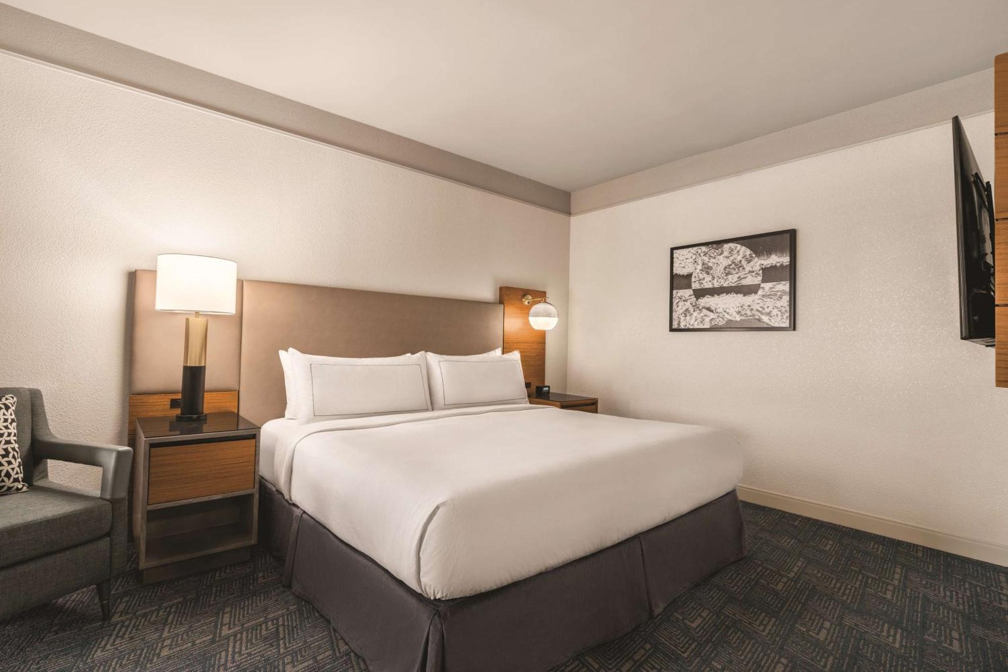 Hotel Doubletree By Hilton Tampa Rocky Point Waterfront Esterno foto