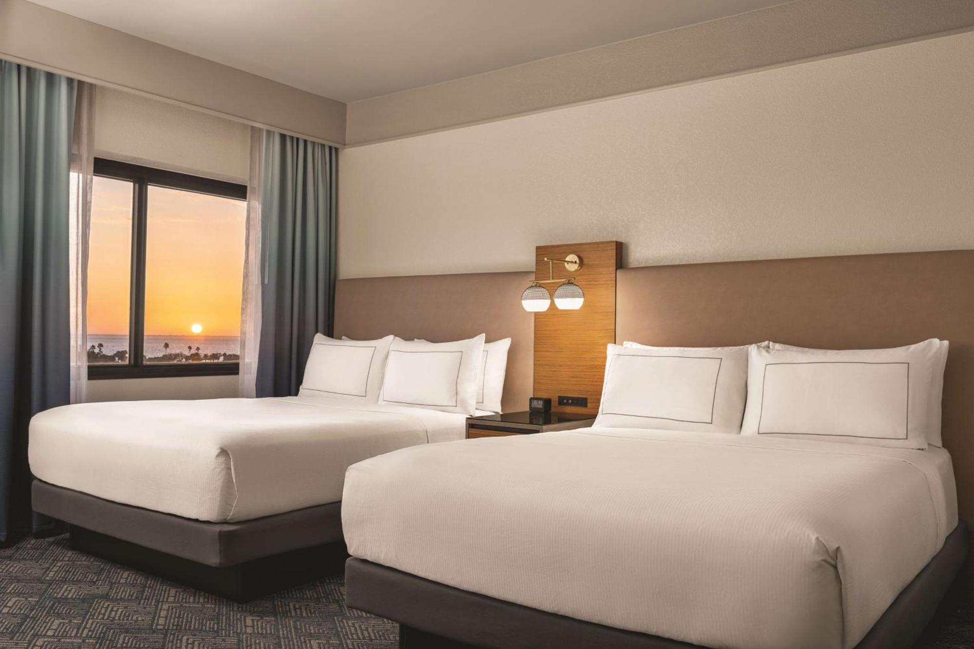 Hotel Doubletree By Hilton Tampa Rocky Point Waterfront Esterno foto