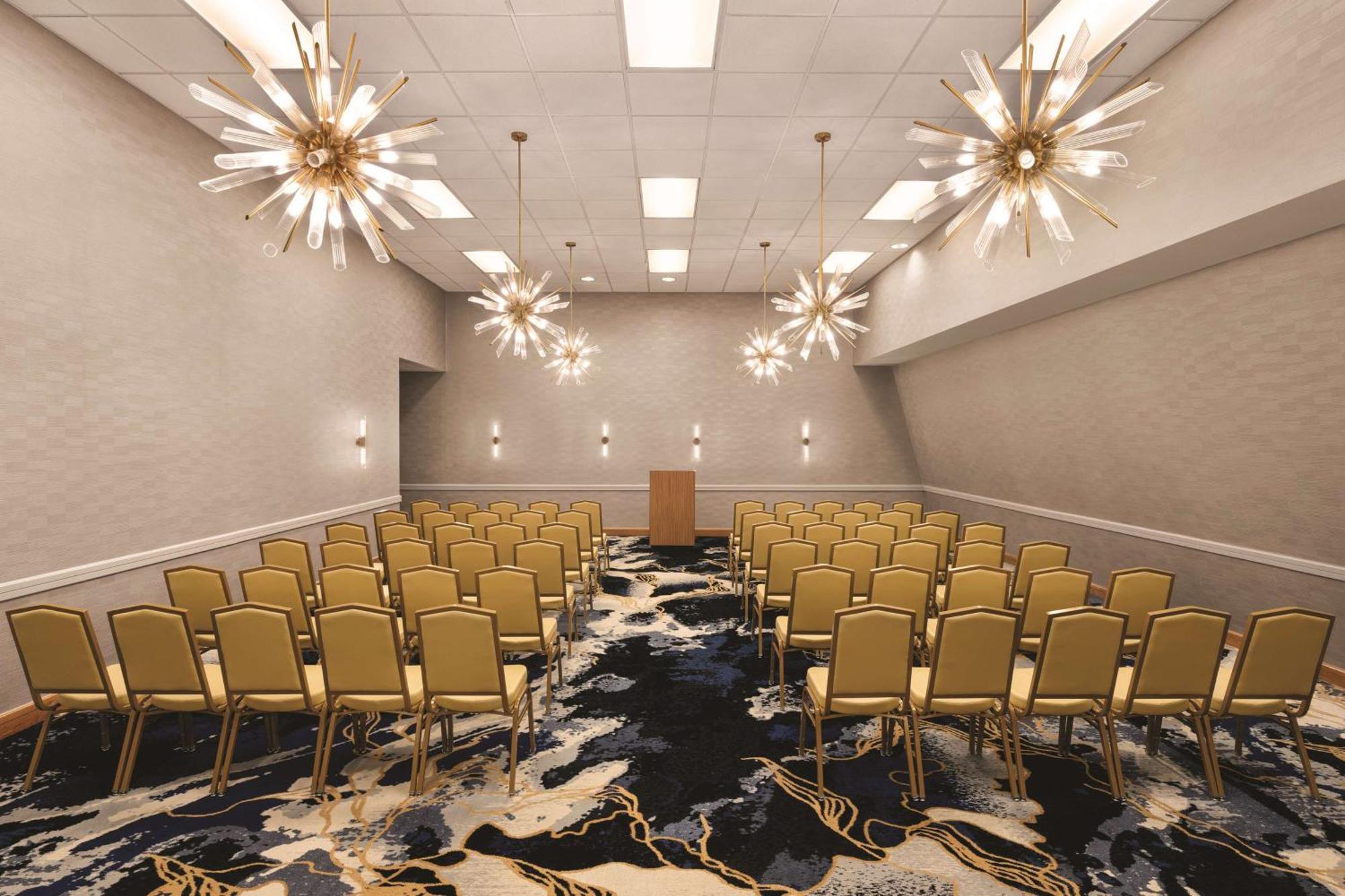 Hotel Doubletree By Hilton Tampa Rocky Point Waterfront Esterno foto
