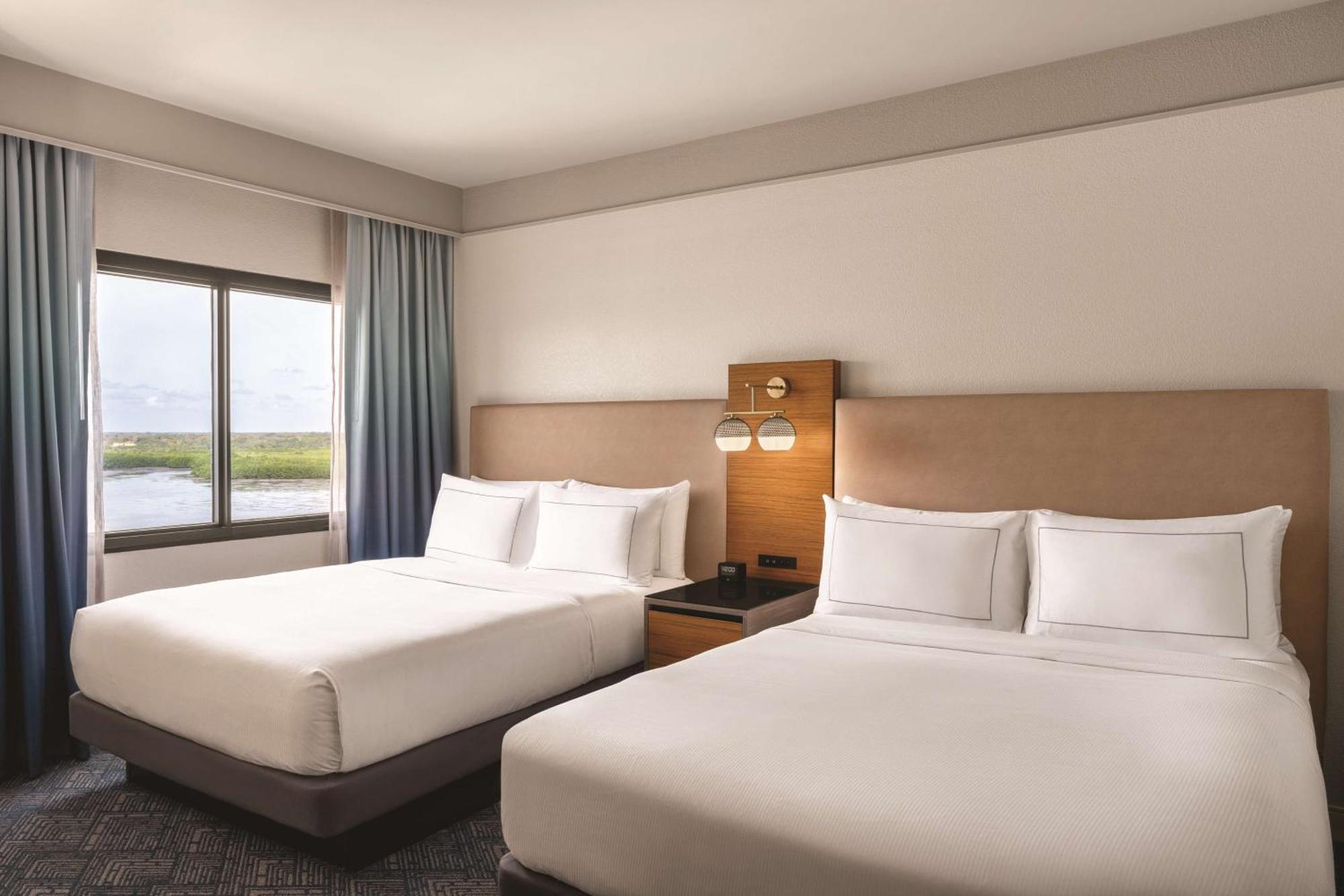 Hotel Doubletree By Hilton Tampa Rocky Point Waterfront Esterno foto