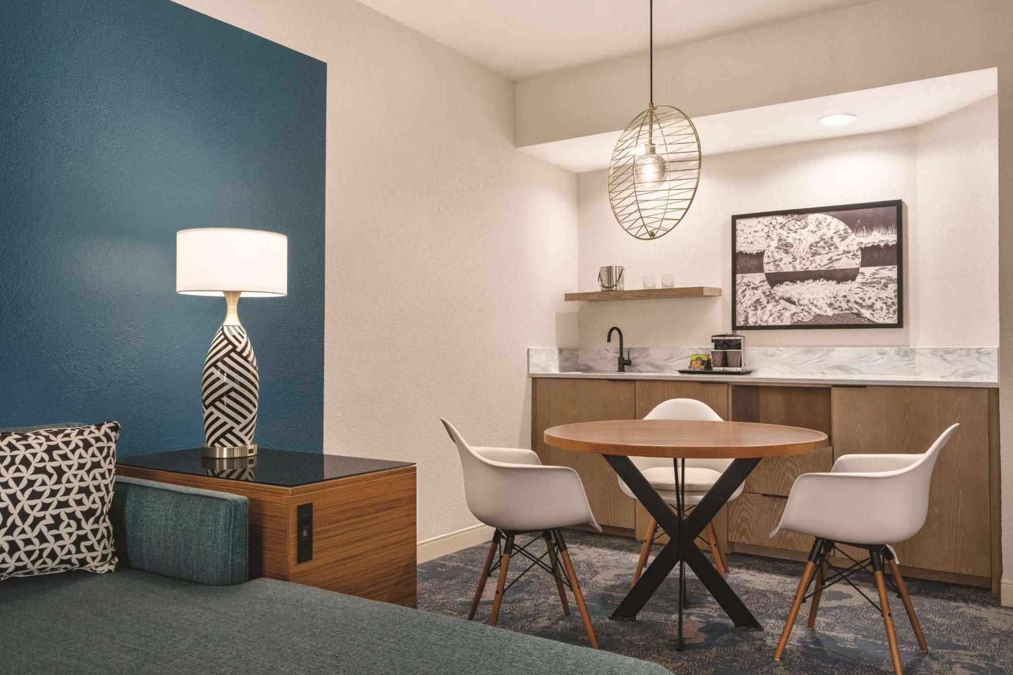Hotel Doubletree By Hilton Tampa Rocky Point Waterfront Esterno foto