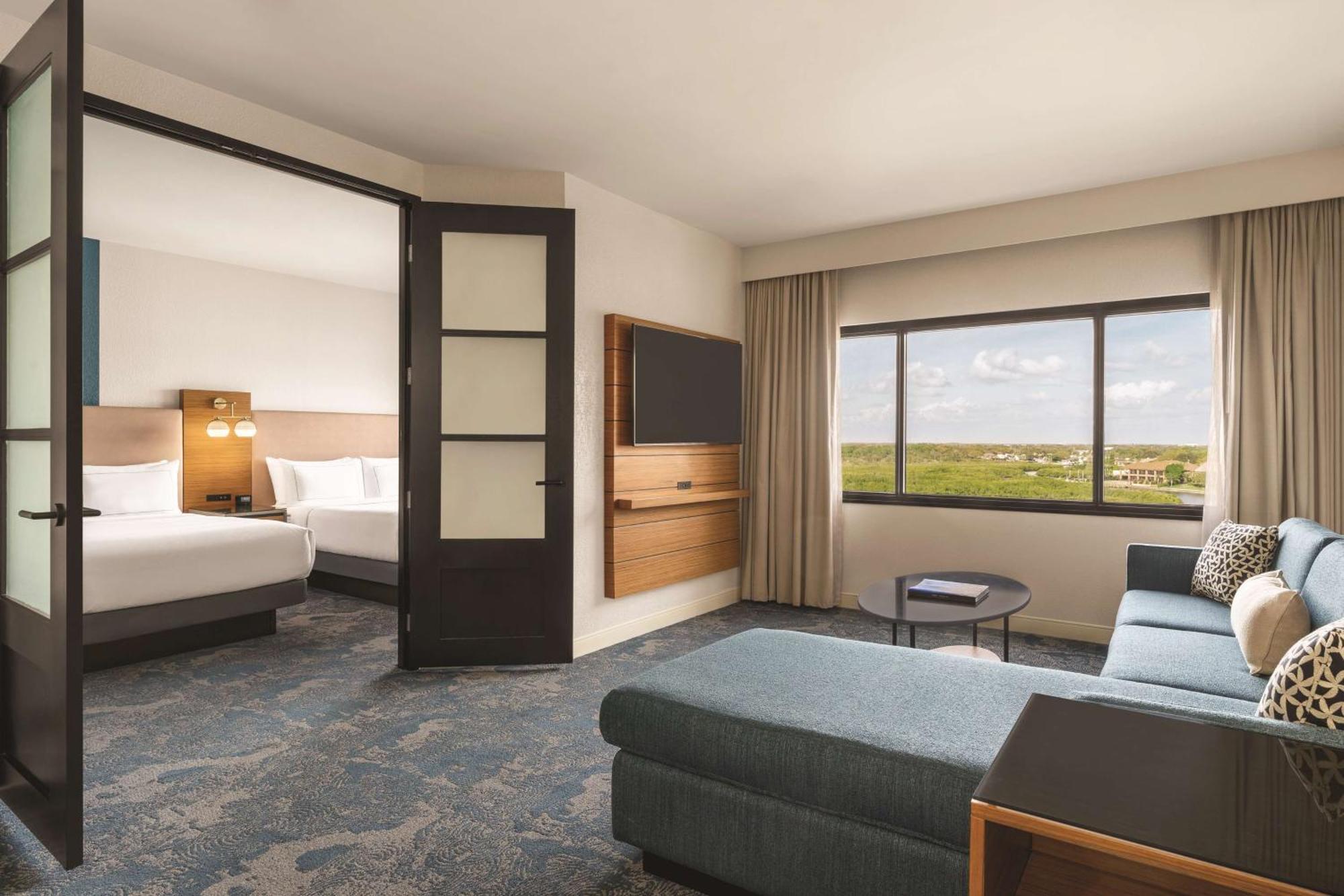 Hotel Doubletree By Hilton Tampa Rocky Point Waterfront Esterno foto