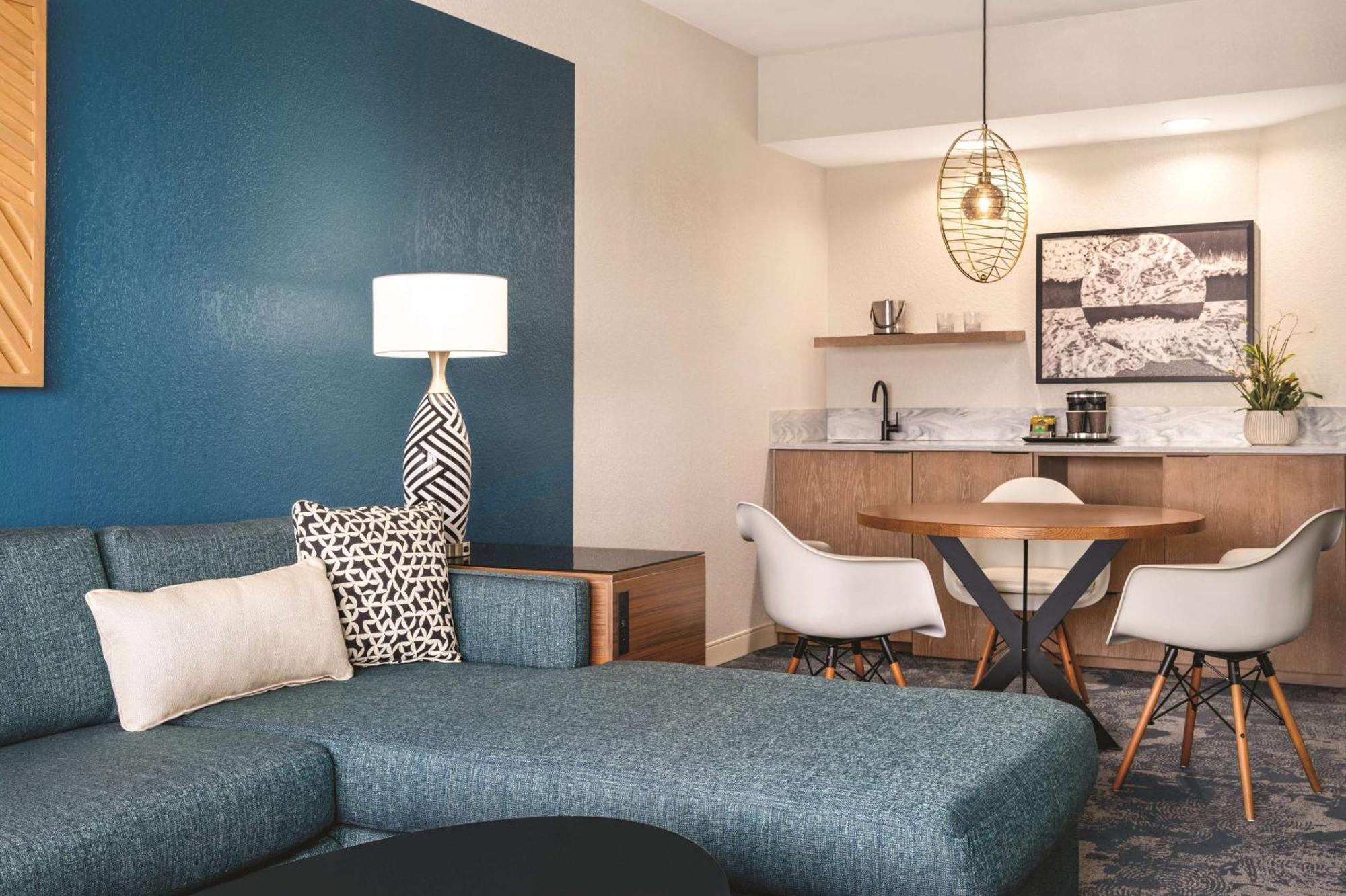 Hotel Doubletree By Hilton Tampa Rocky Point Waterfront Esterno foto