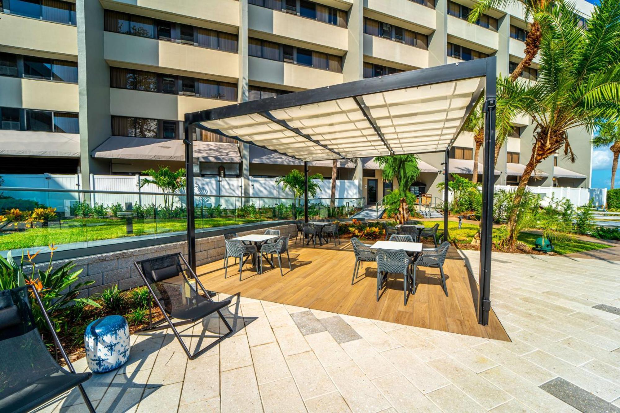 Hotel Doubletree By Hilton Tampa Rocky Point Waterfront Esterno foto