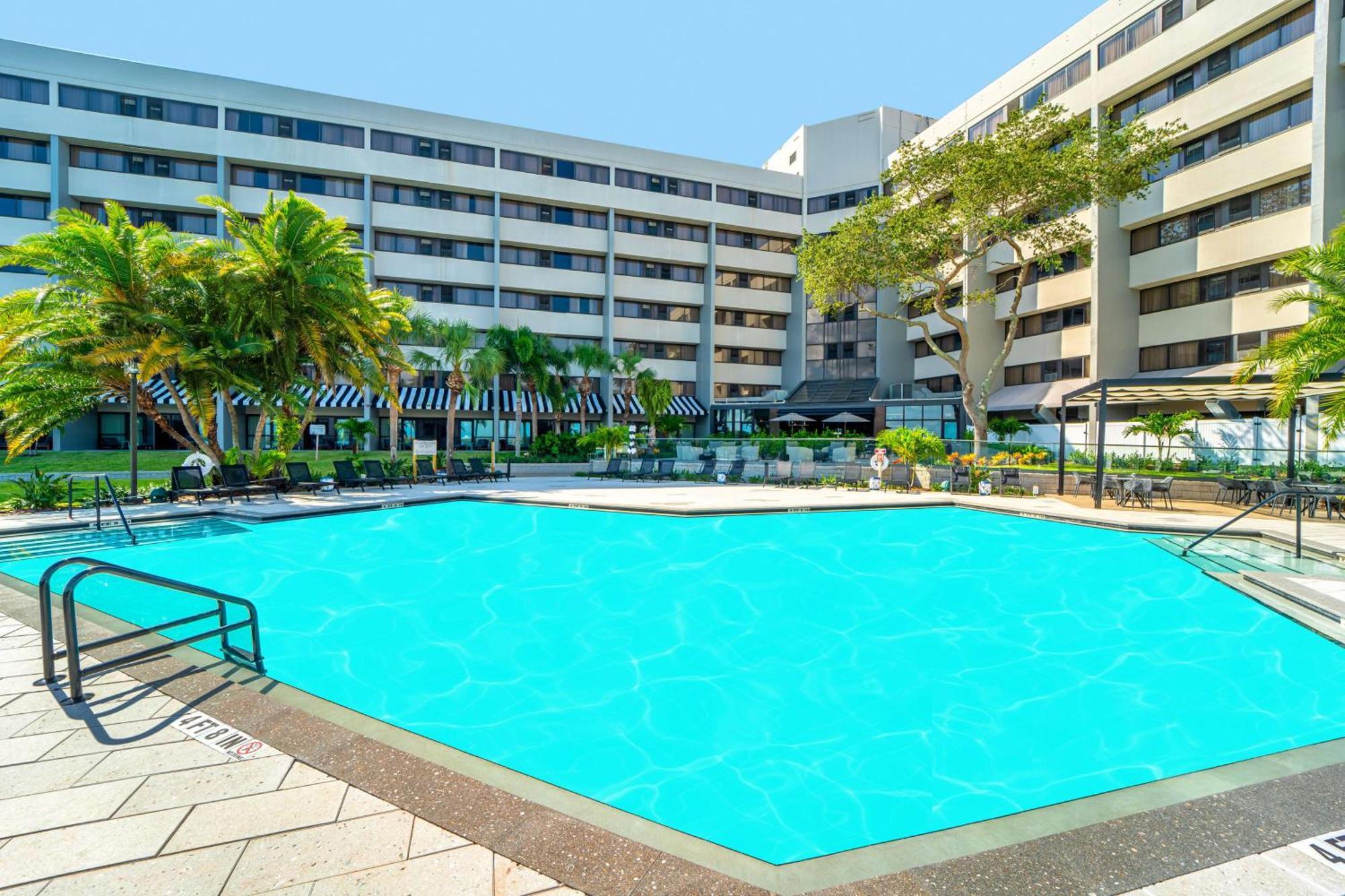 Hotel Doubletree By Hilton Tampa Rocky Point Waterfront Esterno foto