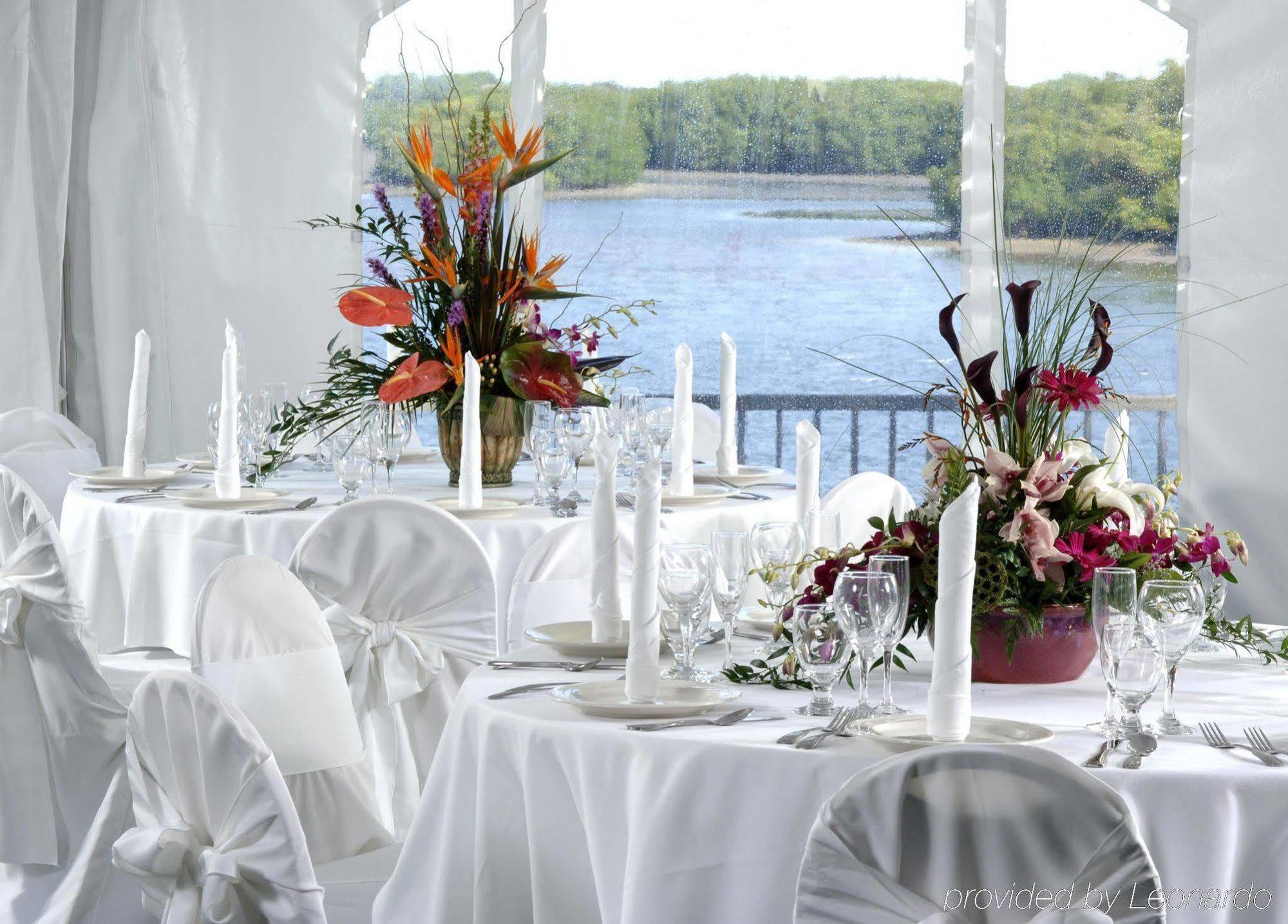 Hotel Doubletree By Hilton Tampa Rocky Point Waterfront Ristorante foto